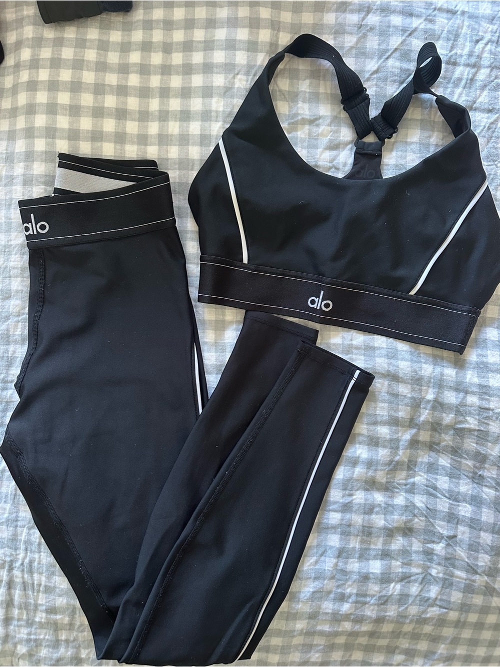 Alo Black Sports Bra & Leggings Set with White Piping